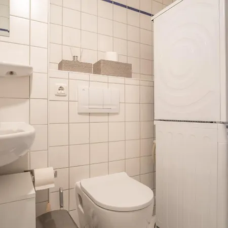 Arbeitsplatz, Balkon, Tiefgarage Naehe Neue Messe Lipsk