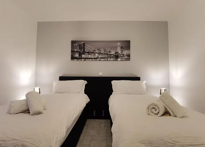 Arbeitsplatz, Balkon, Tiefgarage Naehe Neue Messe Appartement *