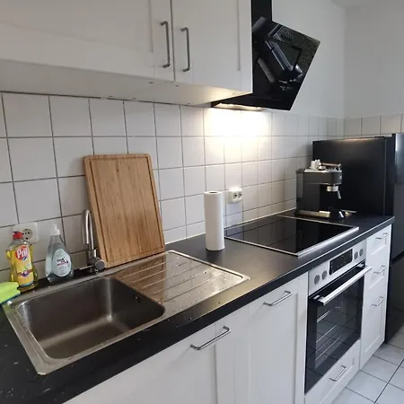 Apartment Arbeitsplatz, Balkon, Tiefgarage Naehe Neue Messe