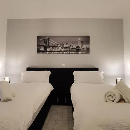 Arbeitsplatz, Balkon, Tiefgarage Naehe Neue Messe Apartment *