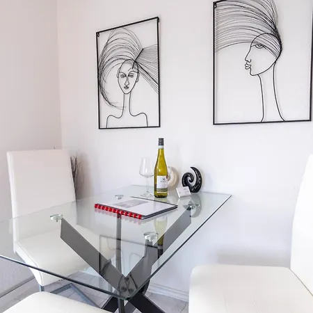 Apartment Arbeitsplatz, Balkon, Tiefgarage Naehe Neue Messe Leipzig