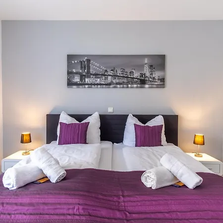 Apartment Arbeitsplatz, Balkon, Tiefgarage Naehe Neue Messe