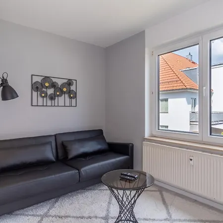Apartment Arbeitsplatz, Balkon, Tiefgarage Naehe Neue Messe *