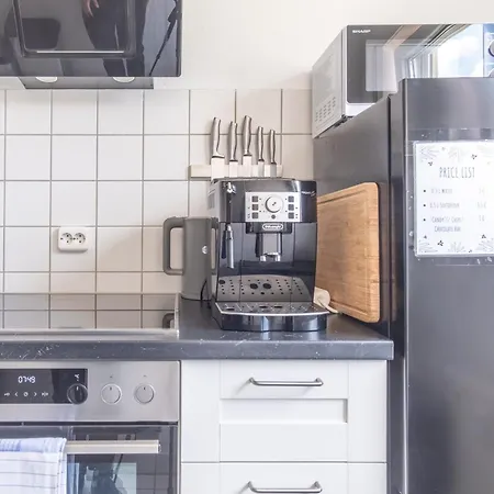 Apartment Arbeitsplatz, Balkon, Tiefgarage Naehe Neue Messe