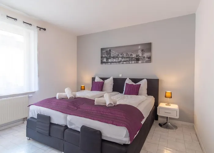 Apartamento Arbeitsplatz, Balkon, Tiefgarage Naehe Neue Messe *